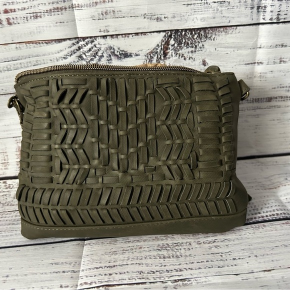 Cato Green Quilted Crossbody Bag with Tire Tread Pattern - Picture 1 of 4